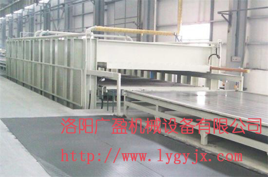 1583373342854774.jpg 冷藏車廂板熱壓機.jpg